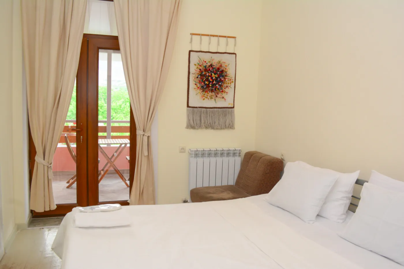 Double room with balcony & WC — image 2