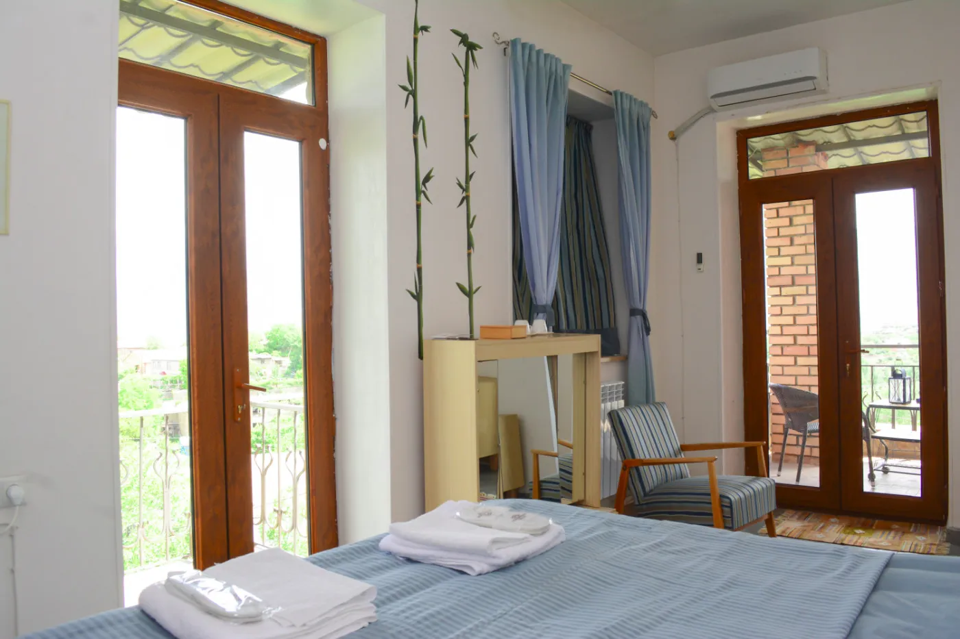 Double room with two balconies & WC — image 1